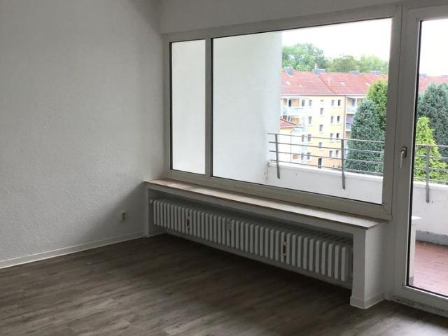Gute Sicht inclusive  sonnendurchflutete 3 Raum Wohnung im modernisierten Haus