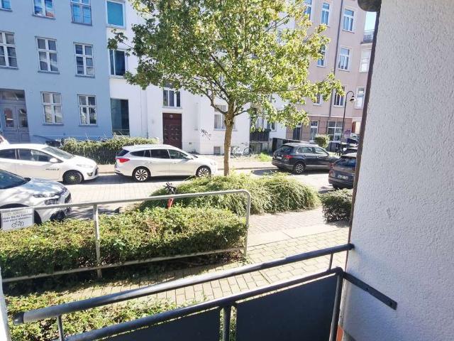 Gutes Investment! Renovierte 2 Raum Wohnung mit Balkon inkl. TG Stellplatz citynah!