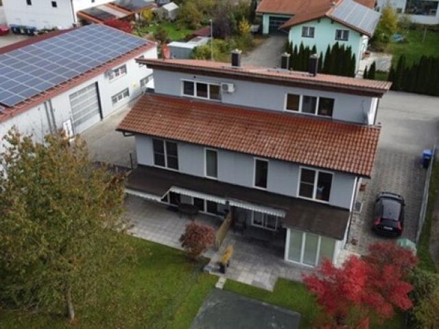Gutgelegene Betriebsliegenschaft mit moderner Gewerbehalle und Betriebsleiterhaus