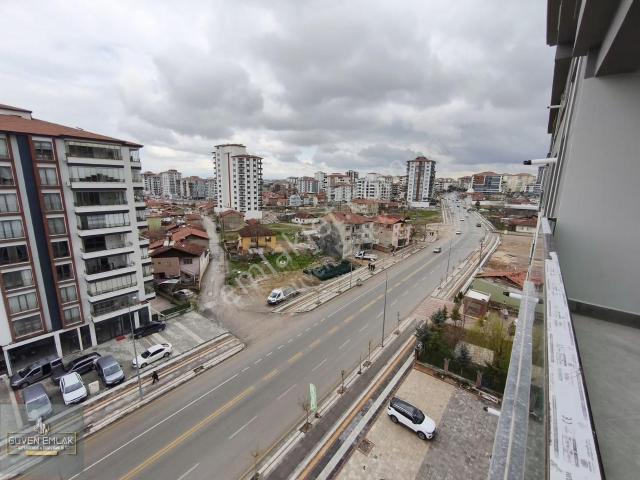 Güven Emlak'tan Karakavakta 4+1 Kiralık Daire