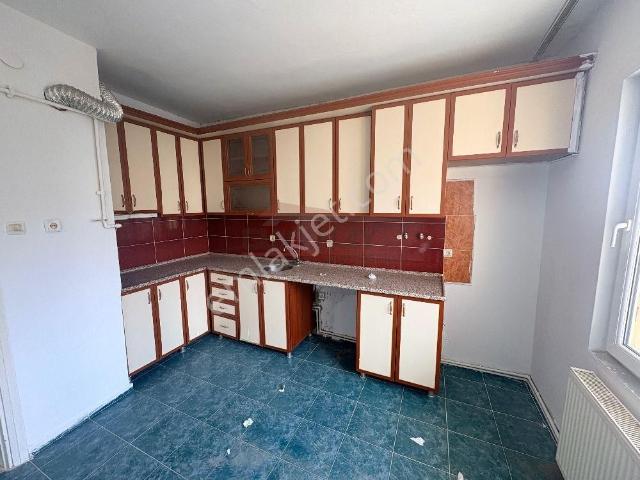 Güvenay Çorum Bahçelievler Aşık Mahsuni Şerif Parkı Civarı Kiralık 2+1