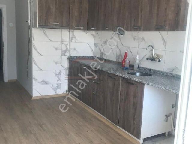 Güvenay Çorum Gazi Cad. Meydan Yanında 3+1 Kiralık Daire