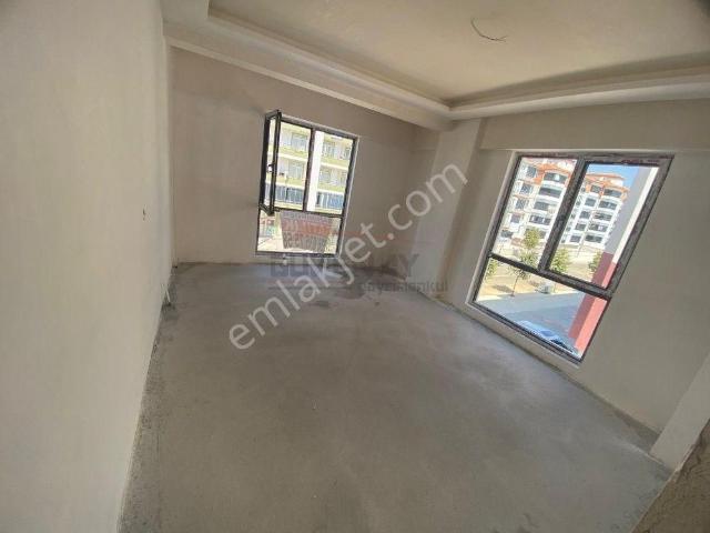 Güvenay Çorum Gülabibey Mah. Kapaklı 3.cadde Üzeri 3+1 Satılık Daire