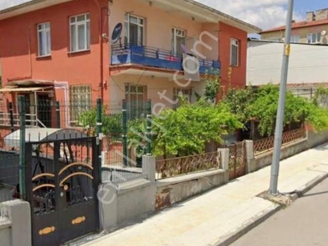 Güvenay – Çorum Kale Küçük Abdullah Cad. Yanı Satılık 2 Katlı Müstakil Ev