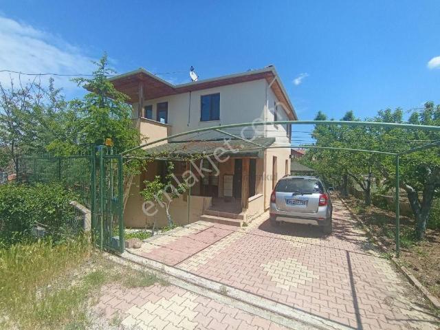 Güvenay Çorum Üçtutlar Mahallesi Ayarık Bağları 4+1 Satılık Villa