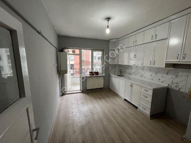 Güvenay Çorum Ulukavak Halk Eğitim Merkezi Yanı 3+1 Kiralık Daire