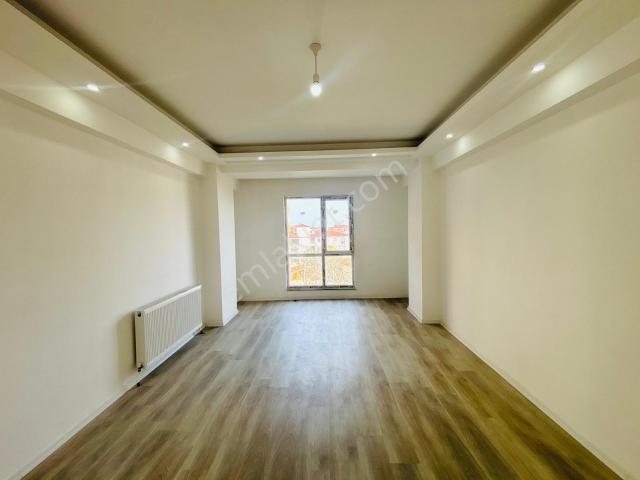 Güven'den Hızlı Tren,okul Ve Servis Bölgesi Ara Kat Kiralık 2+1