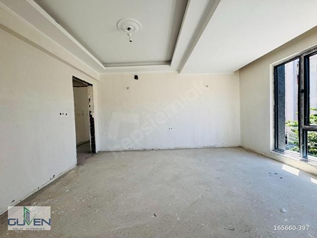 GÜVEN'DEN KAPAKLIDA CADDEYE,SERVİSLERE YAKIN KÖŞE BAŞI 2+1 DAİRE