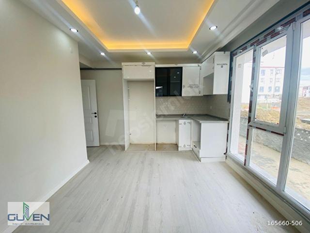 GÜVEN'DEN KAPAKLIDA CADDEYE,SERVSLERE YAKIN,ANKASTRELİ 2+1 DAİRE
