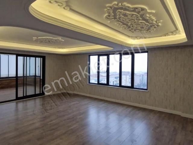 Güvenevler Mah. 4+1 Ultra Geniş Cadde Üzeri Daire