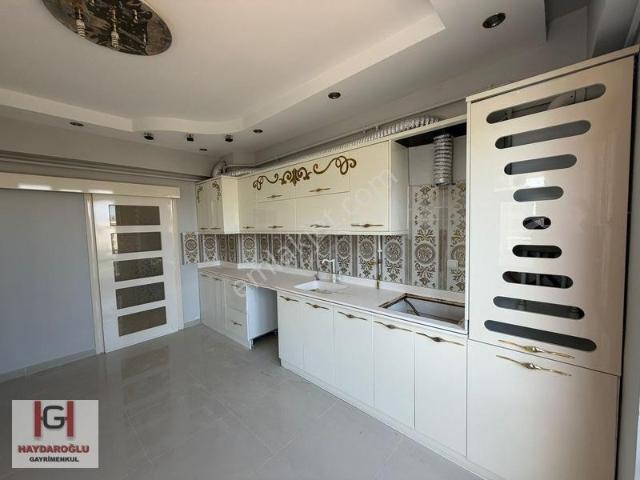 Güvenevler Mah'de Garajlı Satılık 3+1 Bakımlı Arakat Daire