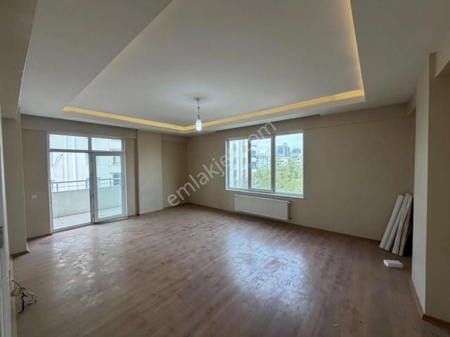 Güvenevler Kiralık Geniş Oturumlu 3+1 Daire Maviş Gyo’dan