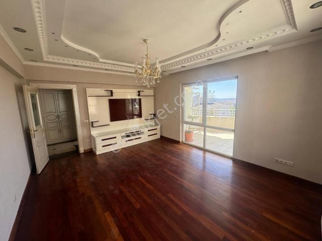 Güvenevlerde Merkezi Konumda Kiralık 4+1 Daire