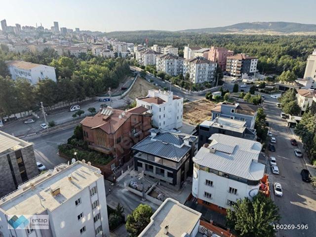 Güvenevler'de Satılık 7+2 Asansörlü İkiz Villa 4 Katlı Bahçeli