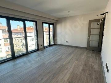 GÜVENLİKLİ K OTOPARKLI SİTEDE 3+1 MANZARALI ARAKAT DAİRE