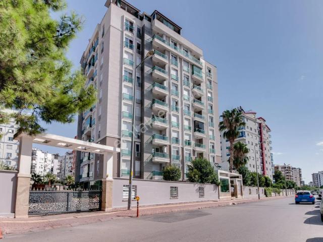 Güvenlik,havuz,k.otopark, Rezidansta Satılık Ara Kat 1+1 Daire