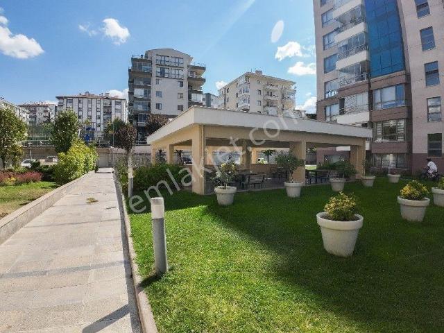 Güvenlikli Site De,giriş Kombili, Kapalı Garajlı, Bahçe Çıkışlı,depolu