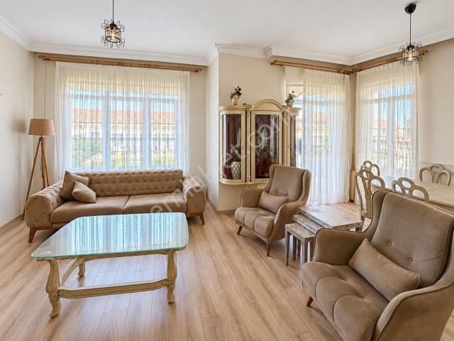 Güvenlikli Site İçinde Deniz Manzaralı,özel Bahçeli 4+2 Villa