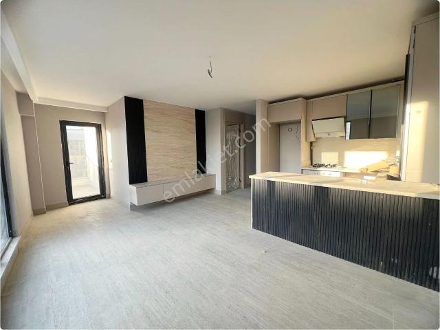 Güventepede Karaballı Ve Kıvanç Cad Üzeri Sıfır 3+1 Daire