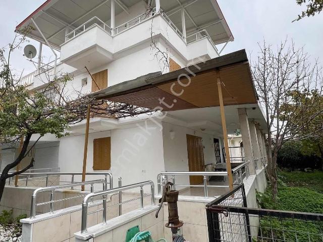 Kuşadası Güzelçamlıda Havuzlu Site İçinde Köşe Villa Satılık