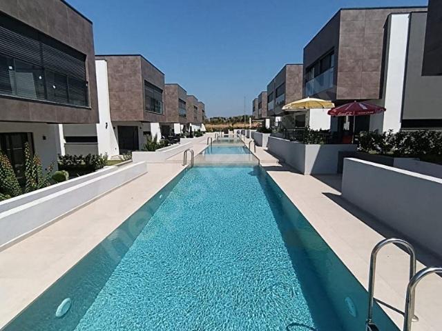 Güzelçamlı gayrimenkulden sürekli boş kiralık müstakil villa havuzlu sitede