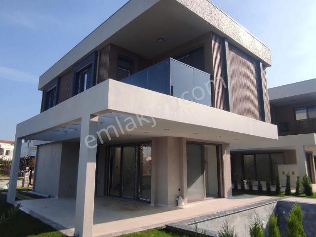 Güzelçamlıda 3+1 Konsept Sitede Satılık Villalar