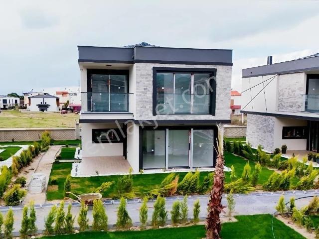 Güzelçamlı Da 3+1 Havuzlu Site İçinde Satılık Müstakil Villa