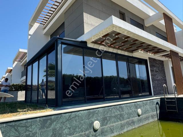 Güzelçamlıda Satılık 4+1 Müstakil Villa