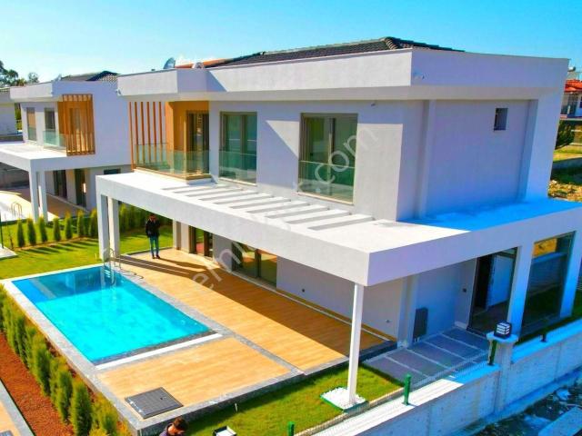 Güzelçamlıda Plaja Yakın Özel Havuzlu Tek Müstakil Sıfır Villa