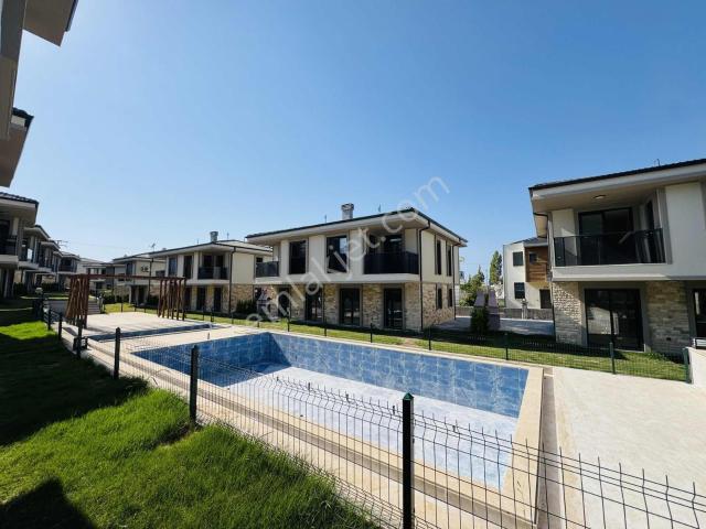 Güzelçamlı'da Yaz kış Oturuma Uygun Kiralık 3+1 Villa