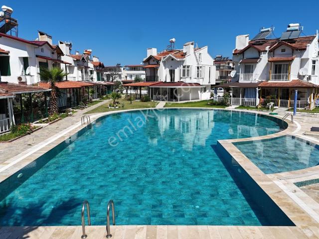 Güzelçamlı, Denize 650 Metre, Havuzlu Sitede Satılık 3+1 Villa