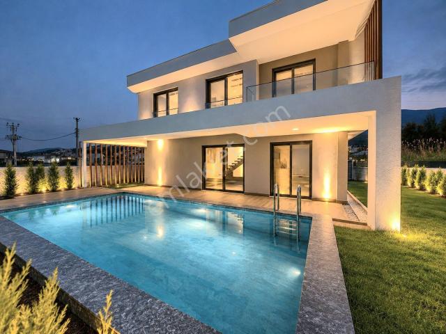 Güzelçamlı Satılık Plaj'a Çok Yakın Harika Havuzlu Villa