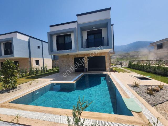 Güzelçamlı Plajı 300 Metre Köşe Villa