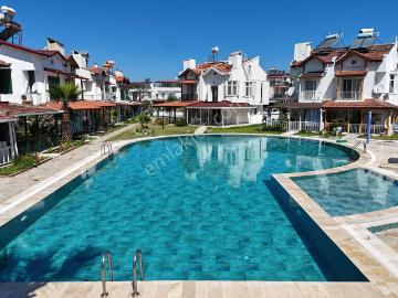 Güzelçamlı Tuse Sitesinde, Büyük Havuzlu Sitede Ferah 3+1 Villa