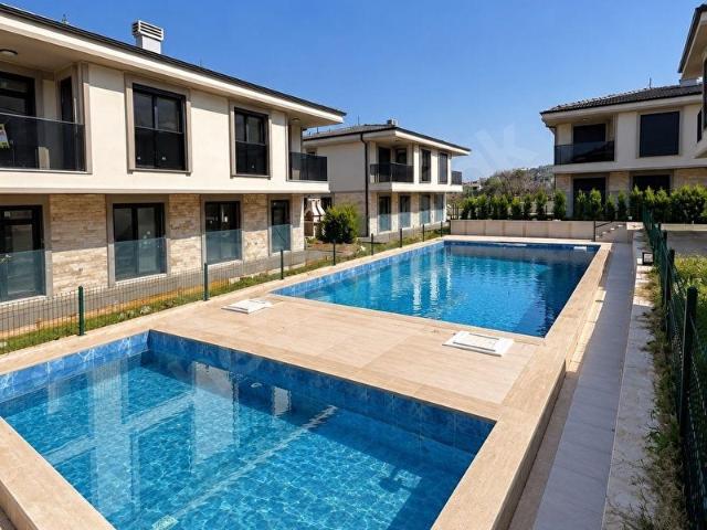 GÜZELÇAMLIDA SİTE İÇERİSİNDE MÜSTAKİL 3+1 VİLLA