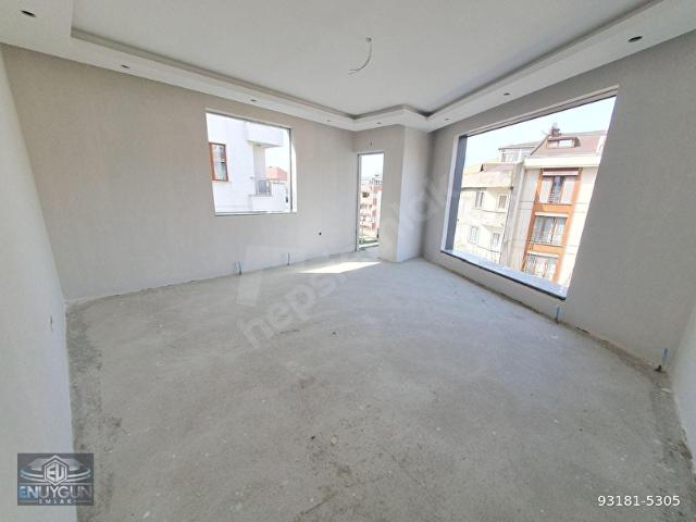 GÜZEL KONUMDA SIFIR BİNADA ARAKAT ÖNÜ AÇIK LÜKS 3+1 DAİRE BALKONLU