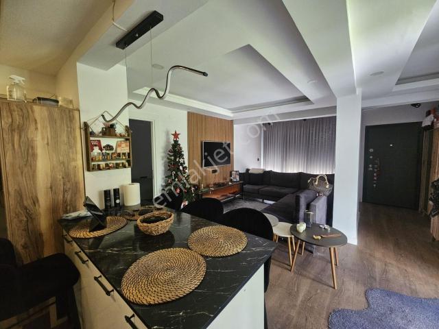 Güzeloba Dostlukkent Sitesi'nde Satılık Prestijli 1+1 Daire