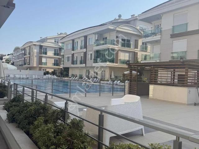 Güzeloba Havuzlu K.otoparklı Site İçerisinde 2+1 Bahçe Katı