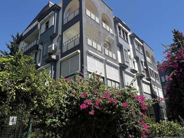 Güzeloba Örnekköy'de Denize Yürüme Mesafesinde Satılık 2+1 Daire