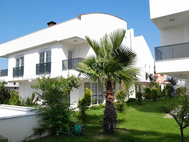 Güzelobada Müstakil Bahçeli Villa Tadında 4+2 Çift Daire