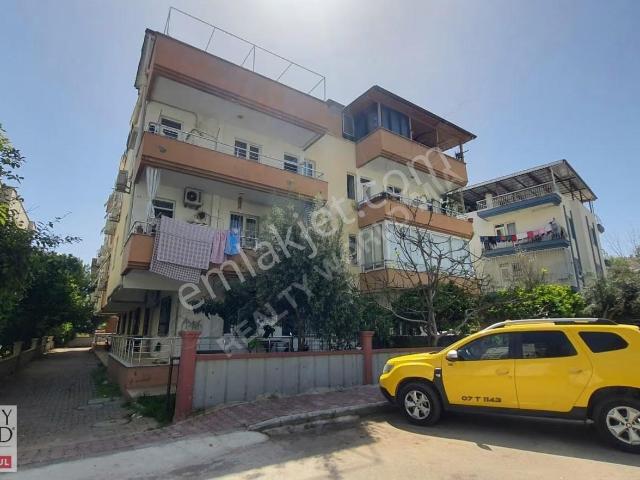 Güzeloba'da Merkezi Konumda Yüksek Giriş Kiralık 2+1 Daire