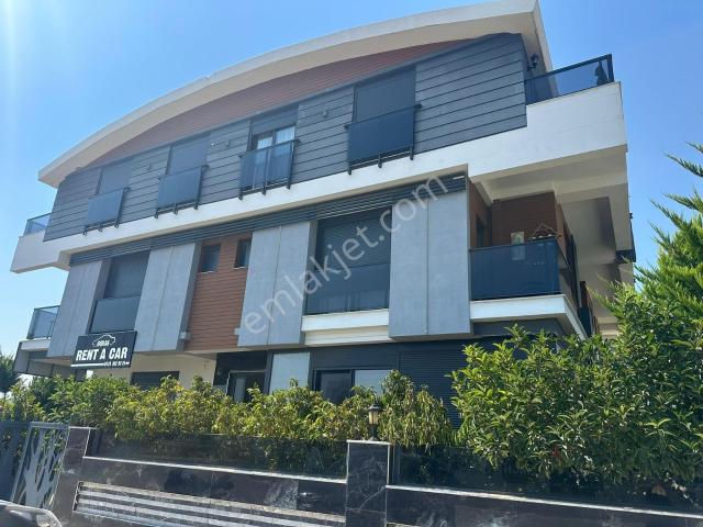 Güzeloba'da Cadde Üzeri Havuzlu 1+1 Kiralık Daire