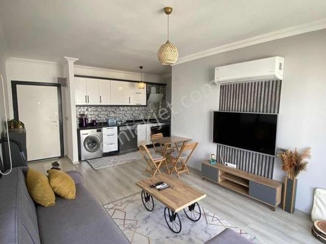 Güzeloba'da Havuzlu Sitede 2+1 Eşyalı Çatı Dubleks | 120 M²