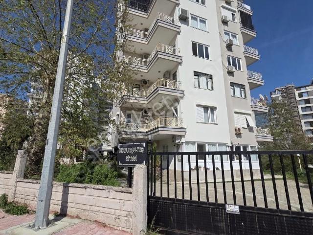 Güzeloba'da Karpuz Kaldıran Yakını Satılık 1+1 Bahçe Katı Daire
