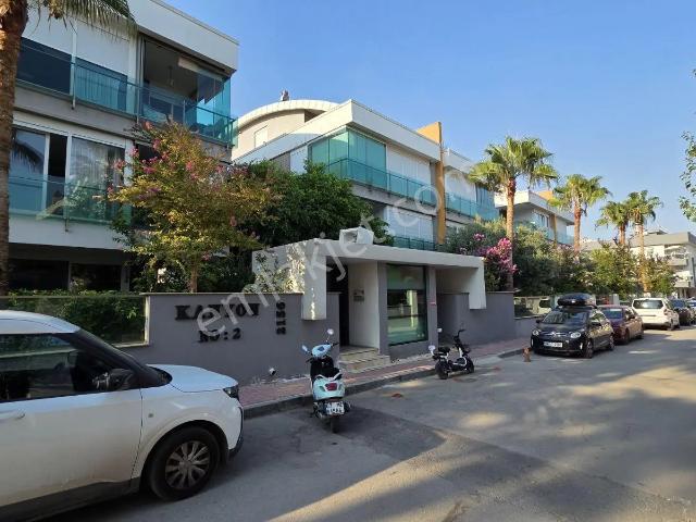 Güzeloba'da Site İçerisinde Eşyalı 1+1 Kiralık Daire