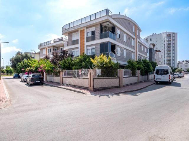 Güzeloba'da Site İçerisinde Havuzlu Kapalı Otoparklı 2+1 Satılık