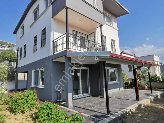 Güzelbahçe Çamlı'da 4+1 Müstakil Villa