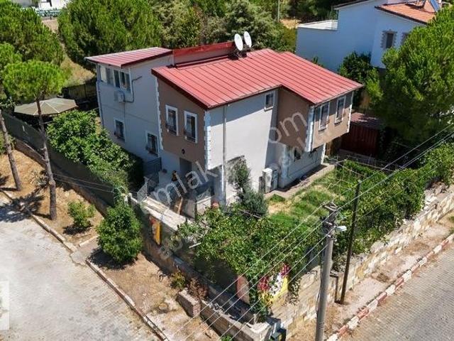 Güzelbahçe Çamlı Mahallesi Dadaşkent Sitesinde Satılık Villa