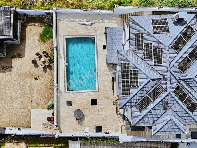 Güzelbahçe Çamlı Özel Yapım Satılık Lüks Villa