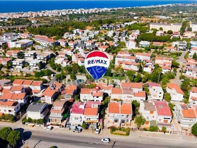 Güzelbahçe Çelebide 3+1 110 M² Net Bahçeli Satılık Villa